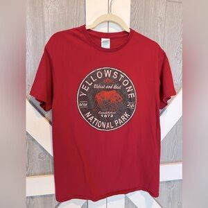 BAG159. Yellowstone National Park Red Graphic Tee M